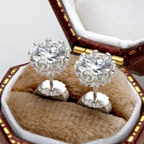 Certified 1.00CT VVS1 Moissanite Diamond Luxury Stud Earrings - Picture 12 of 14